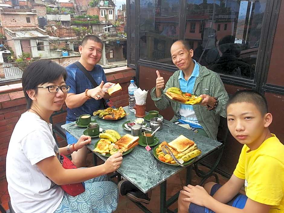 Sunny Guest House and Cafe