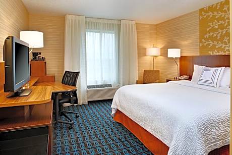 King Room with Adapted Tub - Mobility and Hearing Accessible