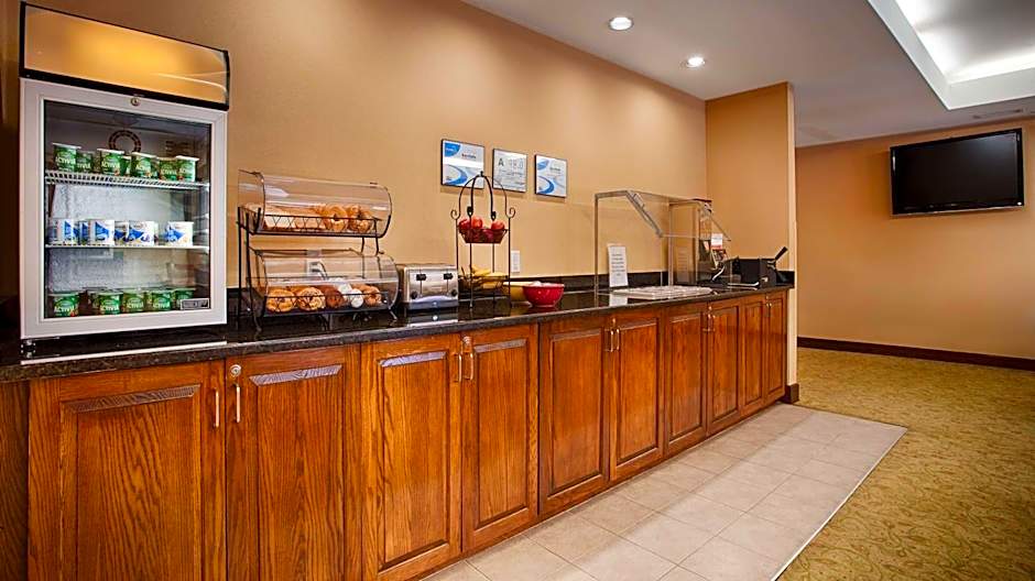 Best Western Plus Edison Inn