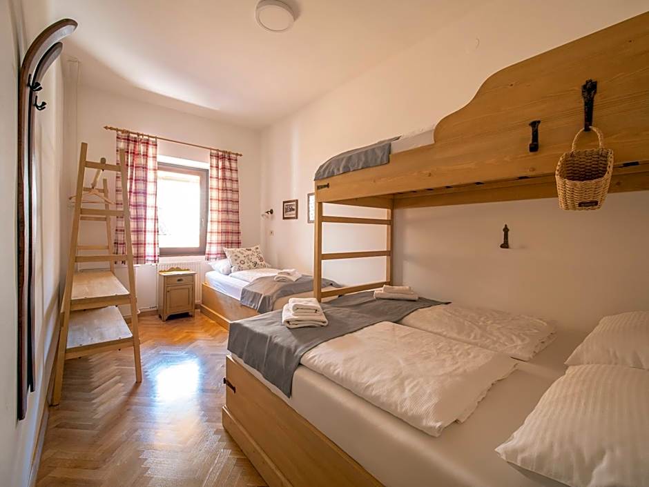 Berghi Hotel and Apartments
