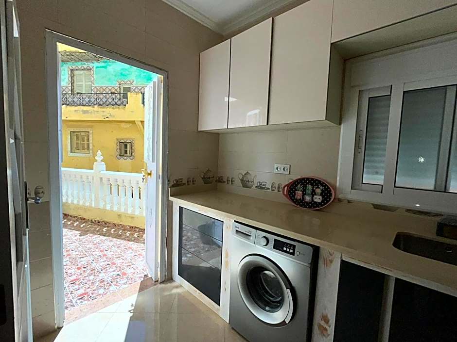 Fnideq Elegant, Familia, Bienestar y mercado