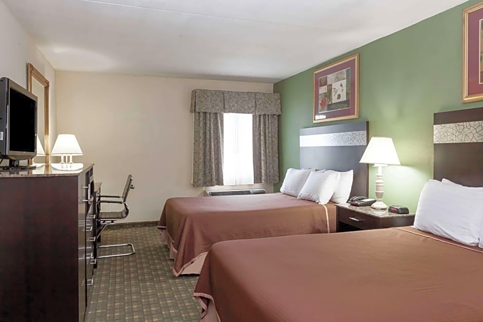 Howard Johnson by Wyndham Newark Airport