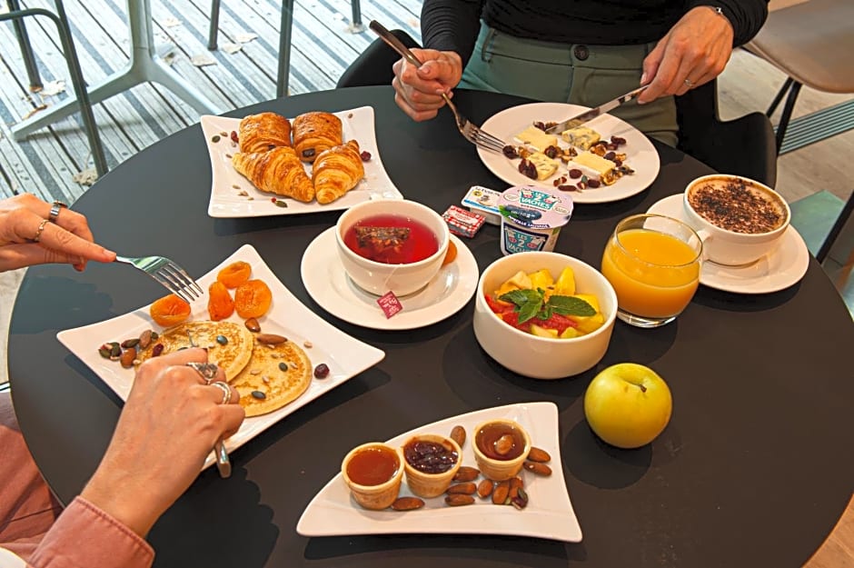 Holiday Inn Express Paris-Canal De La Villette By IHG