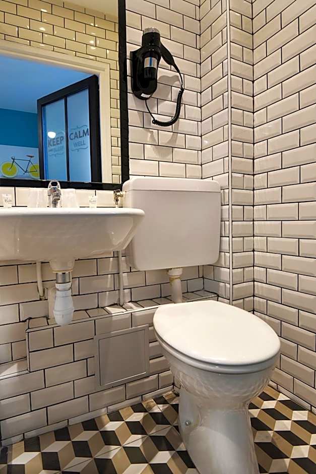 Arty Paris Porte de Versailles by River