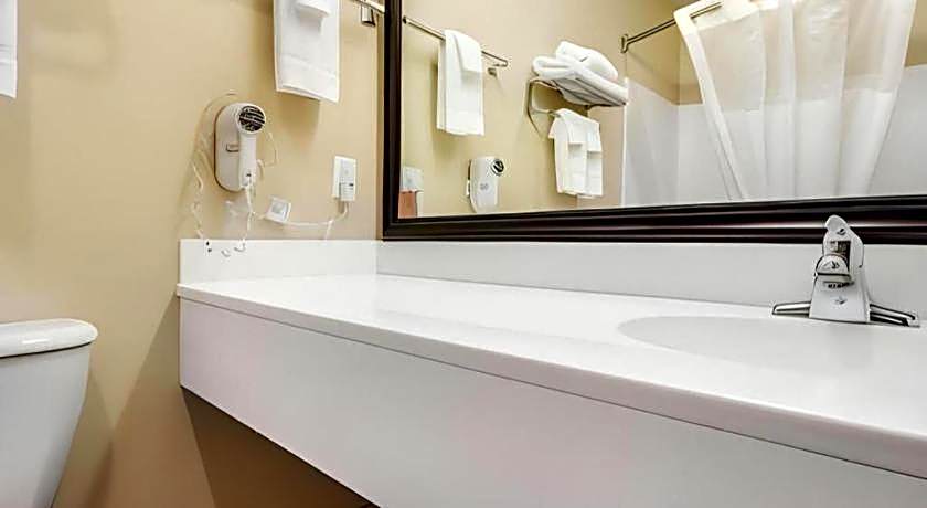 Quality Inn & Suites Lincoln North