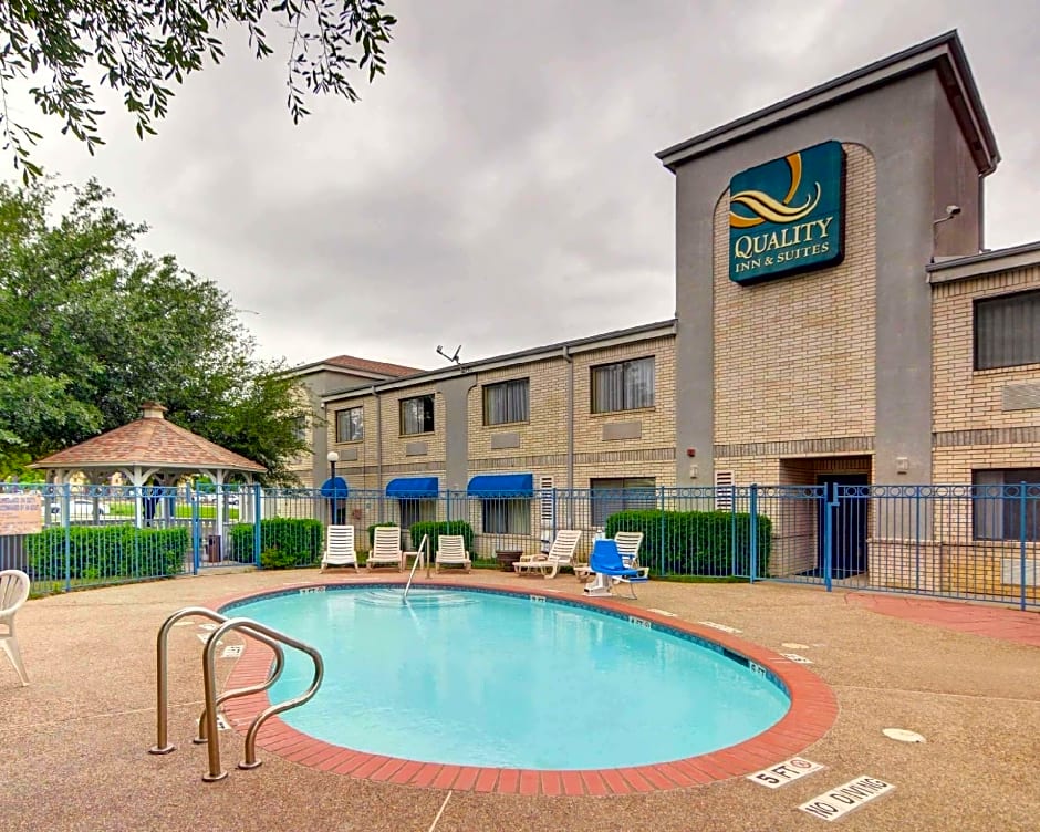 Quality Inn & Suites Grand Prairie South