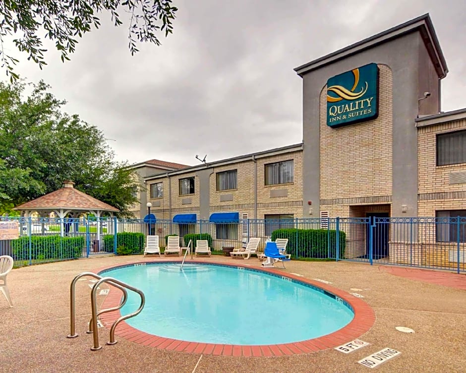 Quality Inn & Suites Grand Prairie