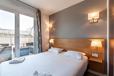 Apartment with Terrace (2 Adults + 2 Children)