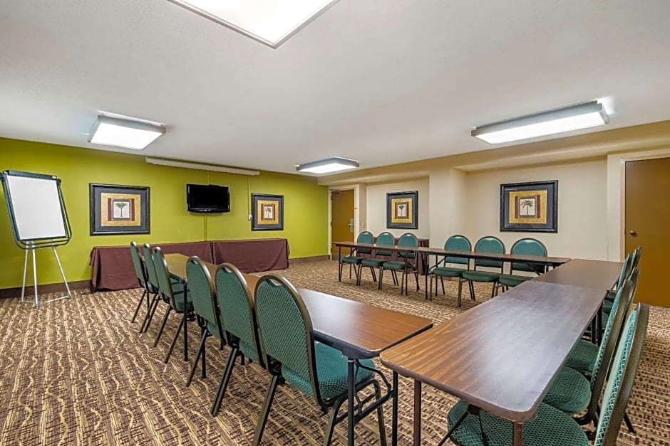 Comfort Inn & Suites St. Pete - Clearwater International Airport