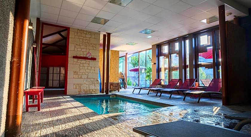 Le Chateau de Candes, sa Tour et ses Suites.