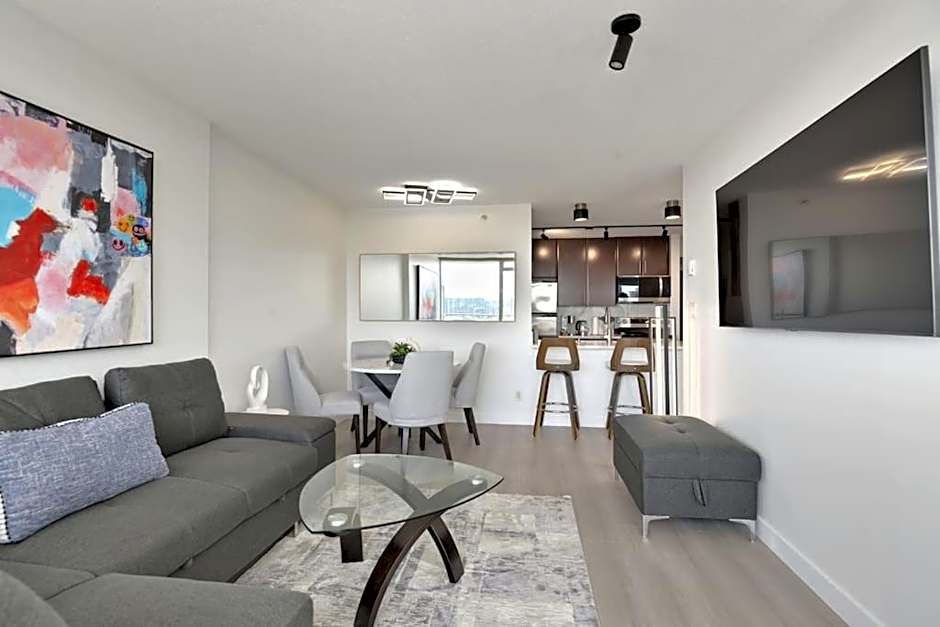 Luxary Condo Downtown Vancouver with free parking