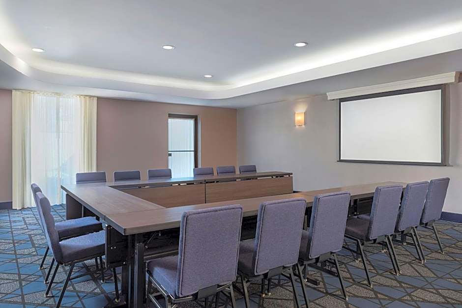 Courtyard by Marriott Providence Lincoln