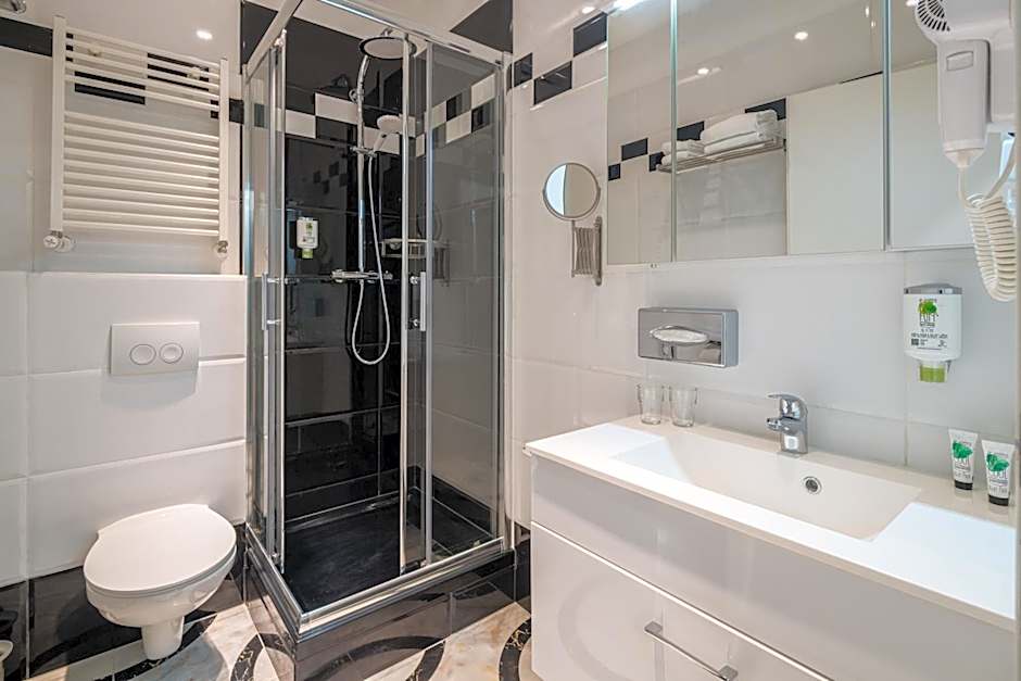 Best Western Plus Celebrity Suites
