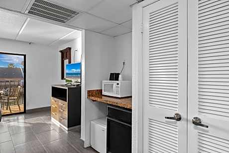 Suite, One King, 1 Single Bed - Non Smoking