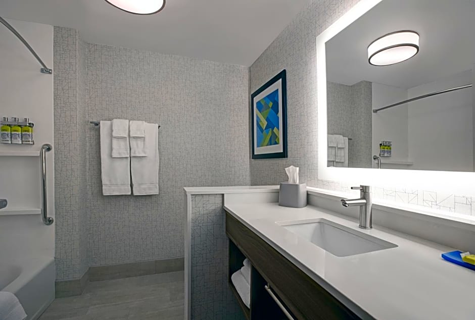 Holiday Inn Express Milwaukee Downtown By IHG