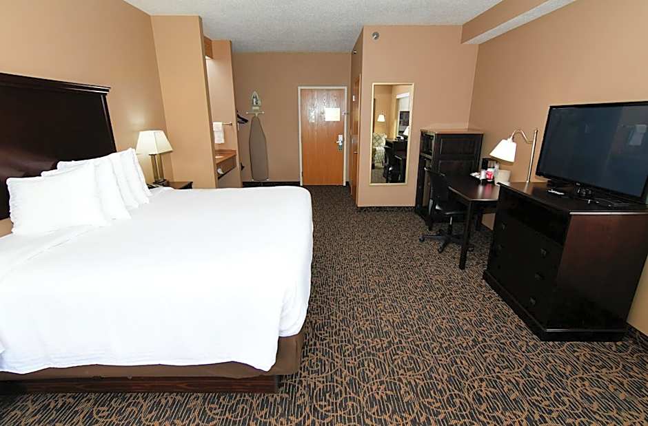 Cobblestone Inn & Suites - Denison | Majestic Hills