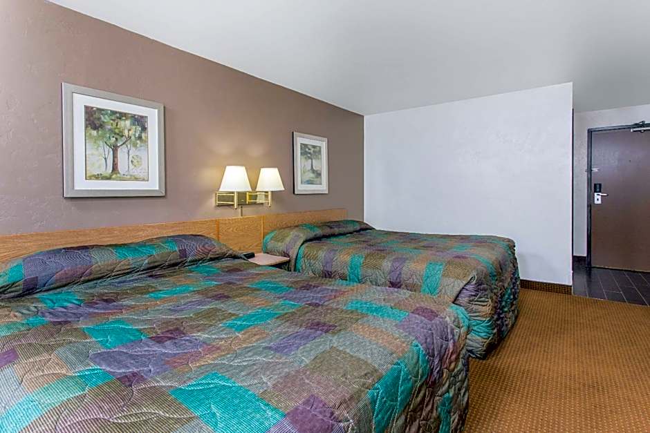 Super 8 by Wyndham Lacey Olympia Area