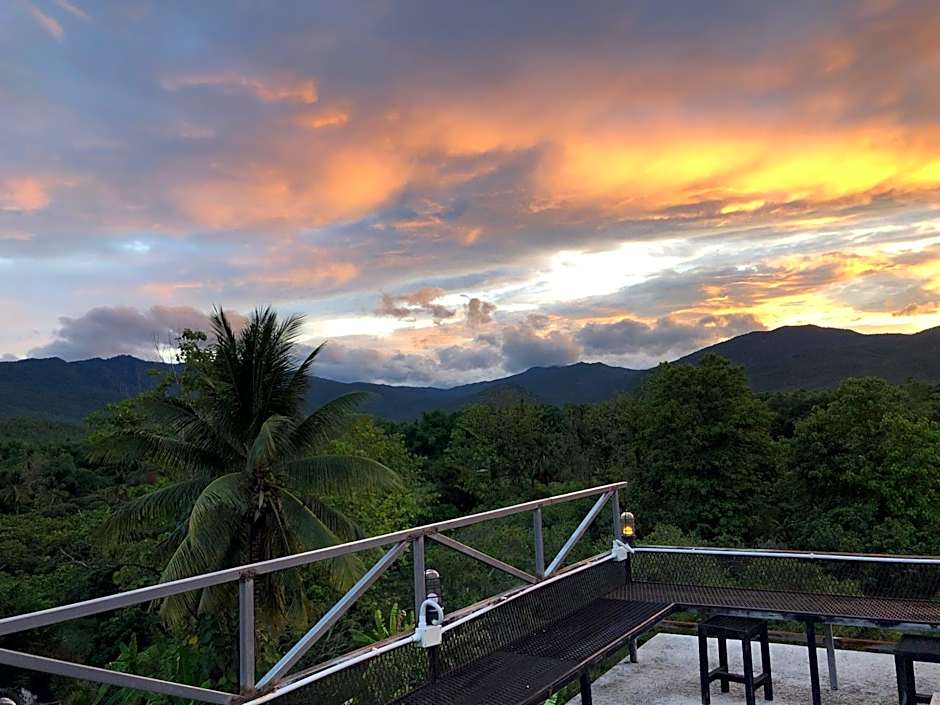 Sandee Place Mountain View Hotel โรงแรมแสนดีเพลส เมาเท่นวิว จอมทอง