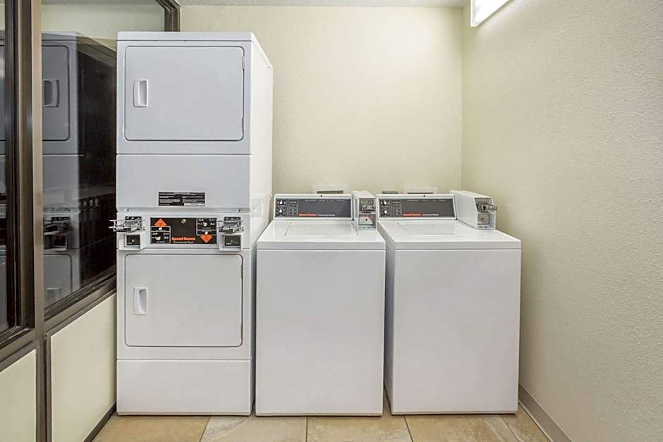 Super 8 by Wyndham Valdosta Mall