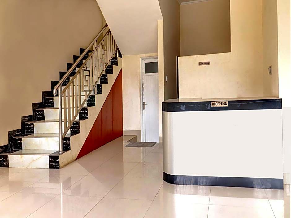 OYO Life 92707 D-akomiba Residence