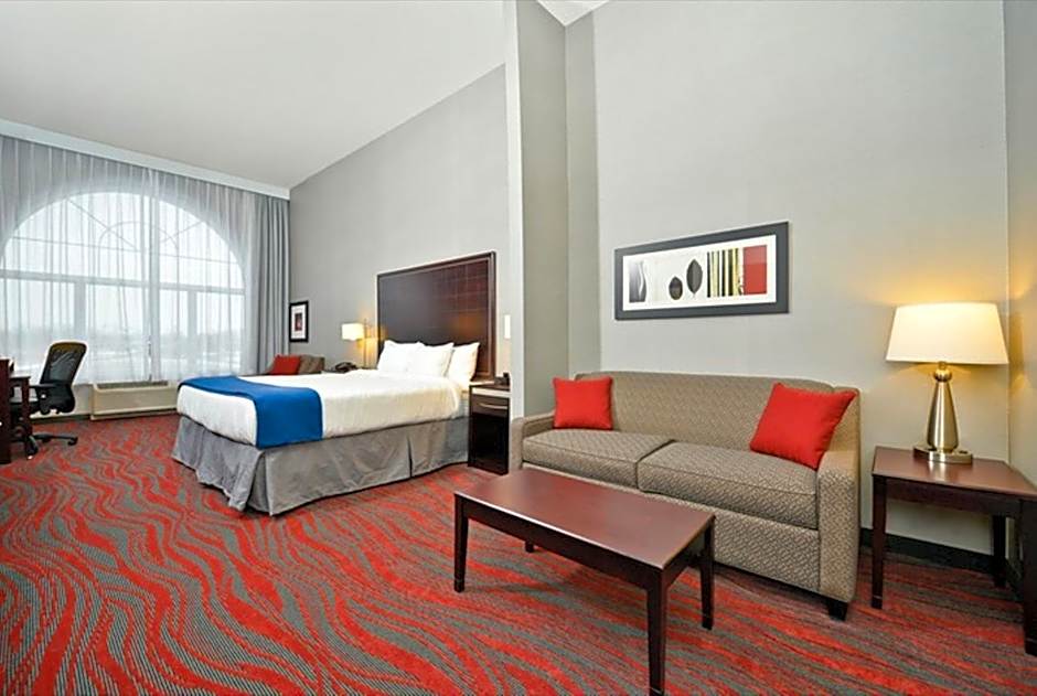 Holiday Inn Express & Suites Utica By IHG