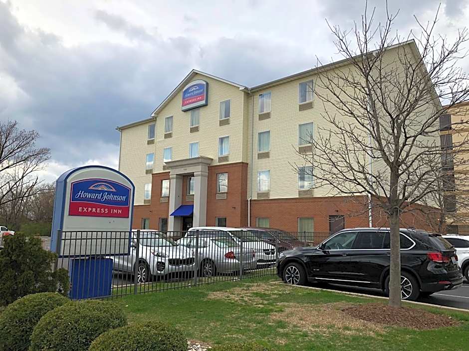 Howard Johnson by Wyndham Airport