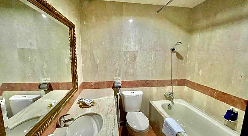 Crown Vista Batam Hotel