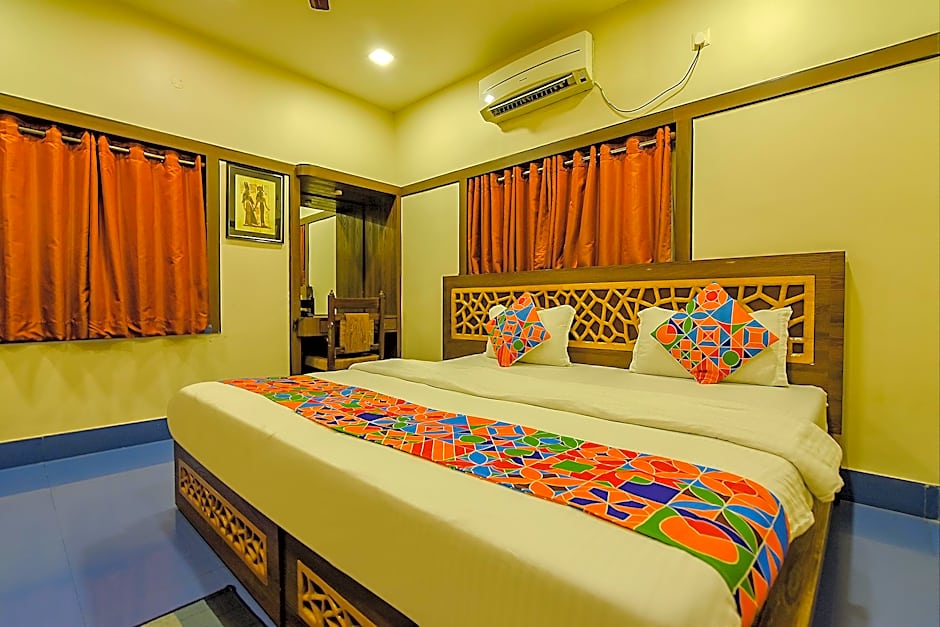 Fabexpress Shivalya – Calcutta, LA