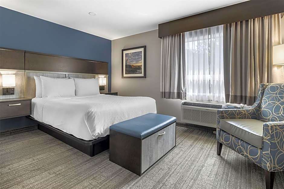 Best Western Plus Chocolate Lake Hotel