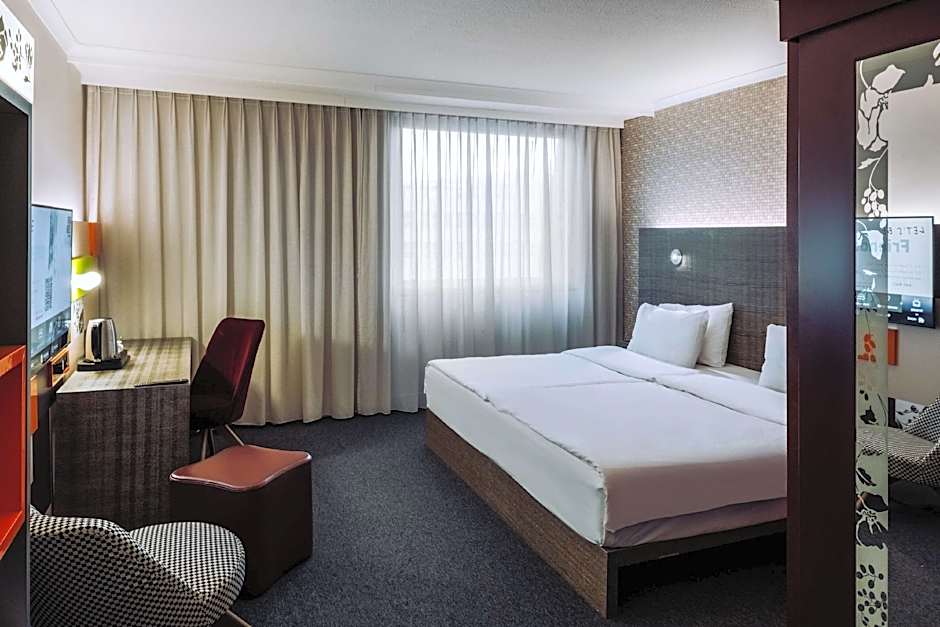 Foto 1 di 3 di 1 King Bed