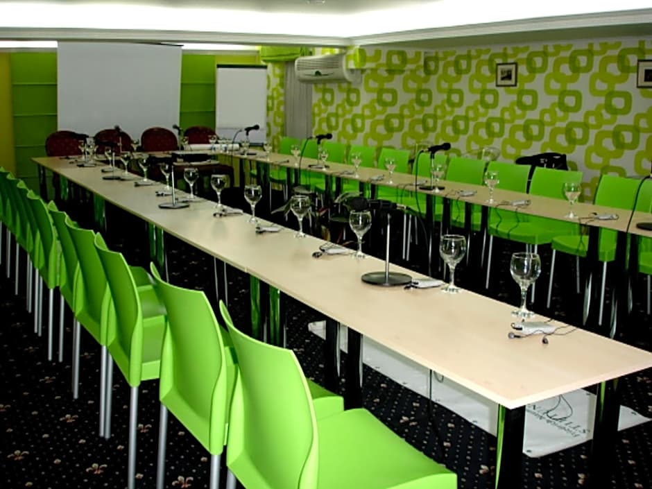 Manhattan Hotel & Restaurant