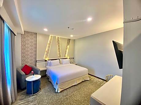 Junior Queen Suite - Smoking