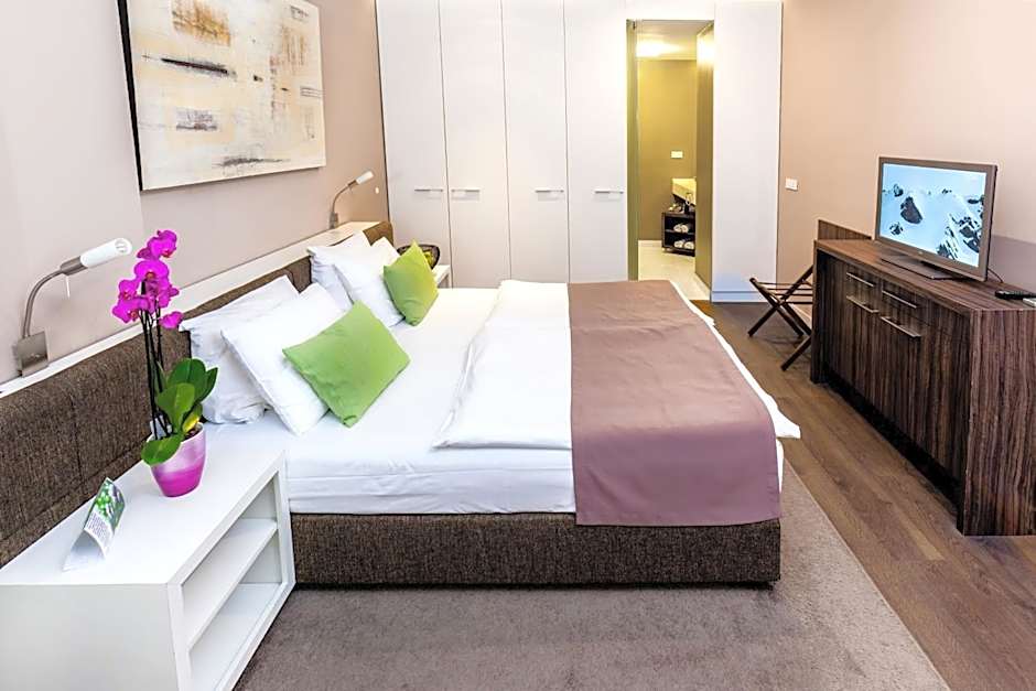 Adresa Suites