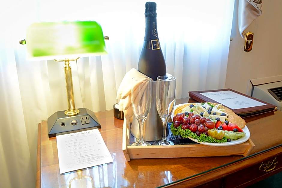 Lamies Inn & The Old Salt Tavern