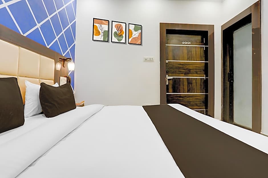 Collection O Khajuraho Central