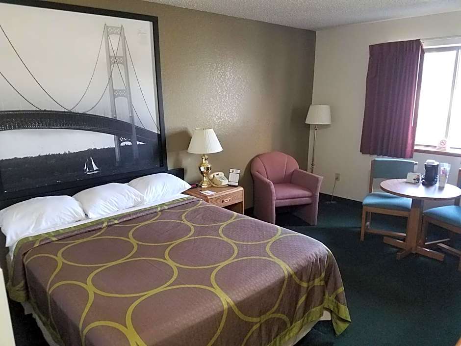 Super 8 by Wyndham Houghton Lake