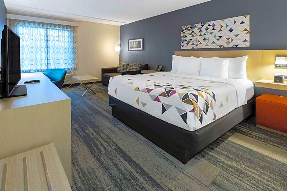 Baymont by Wyndham White Plains - Elmsford