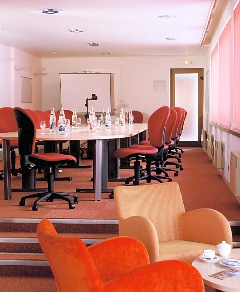 Logis Hostellerie Motel Au Bois Le Sire