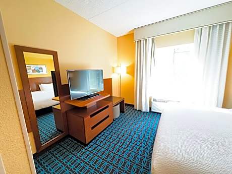 King Room with Adapted Tub - Mobility and Hearing Accessible