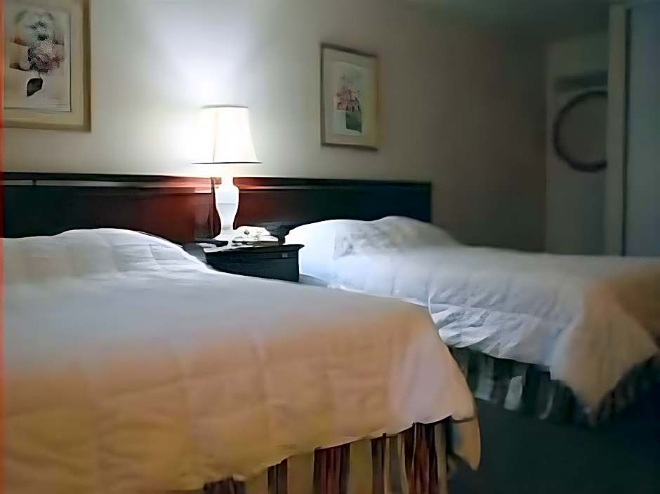 Caravelle Inn & Suites