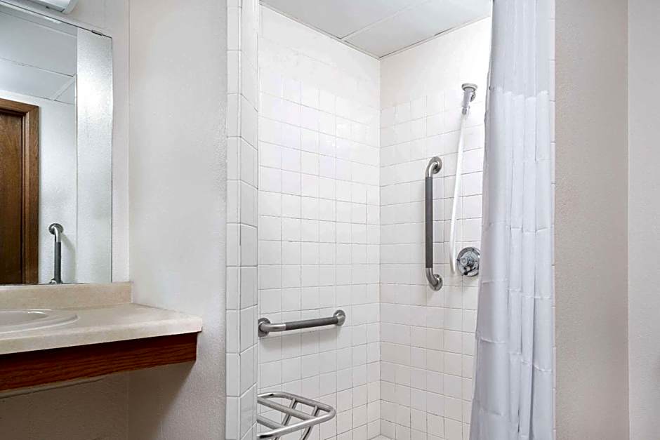 Days Inn by Wyndham St Cloud