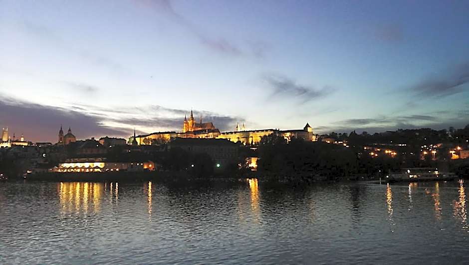 Hotel Tulipan Pruhonice