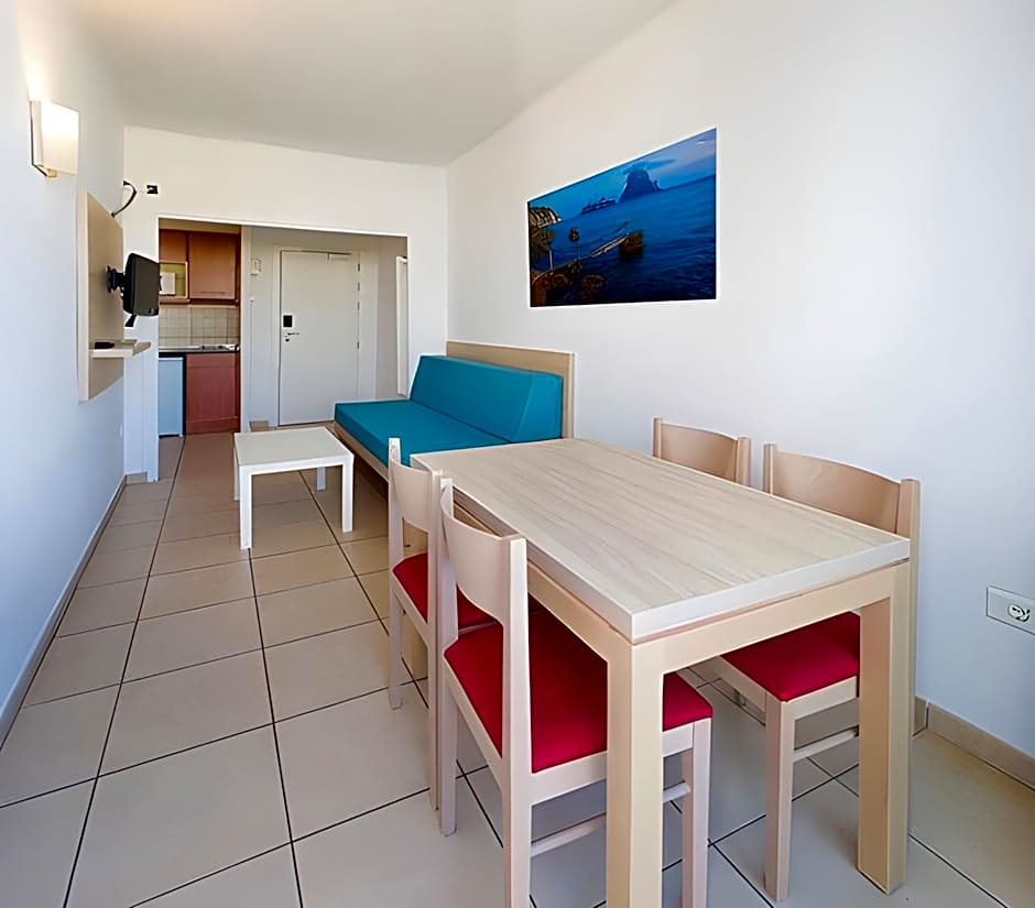 Photo 1 of 3 of 1 Bedroom Apartment, Balcony