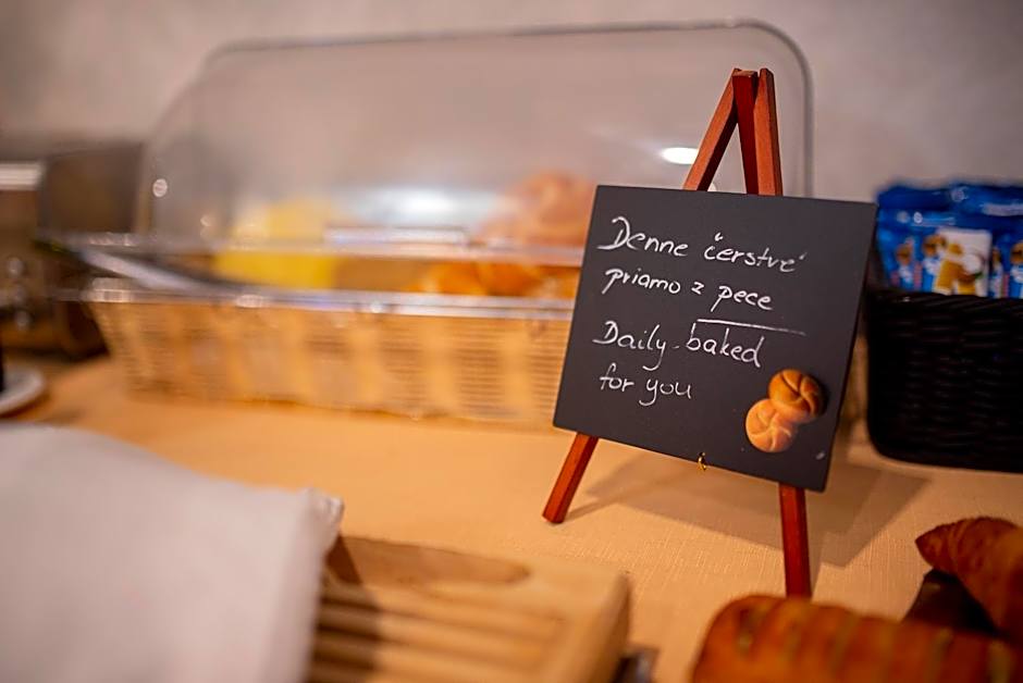 Felicity Garni Hotel