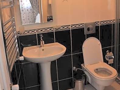 Huxley Hotel and Aparts Old City