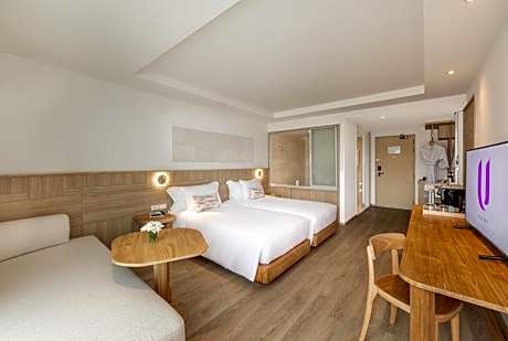 Superior Seascape (24 Hours Use of Room)