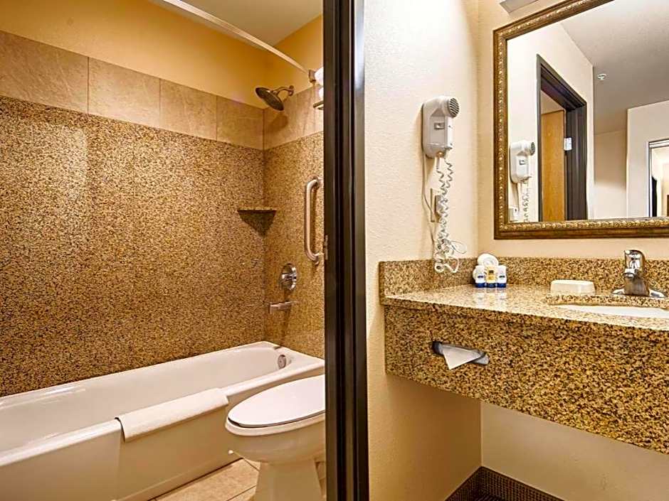 Best Western Territoral Inn & Suites