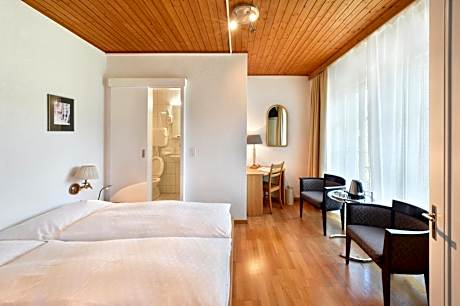 Economy Queen Room