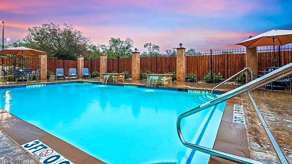 Best Western Plus Lampasas Inn & Suites