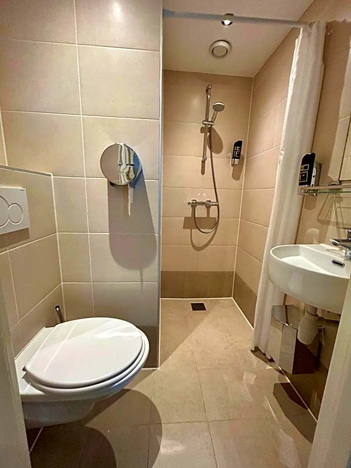 Budget Hotel Damrak Inn